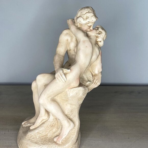 The Kiss Figurine - Picture 1 of 11